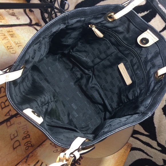 ❣️2pc MK Collection❣️ Astor Leather Tote & Wallet - Picture 8 of 8